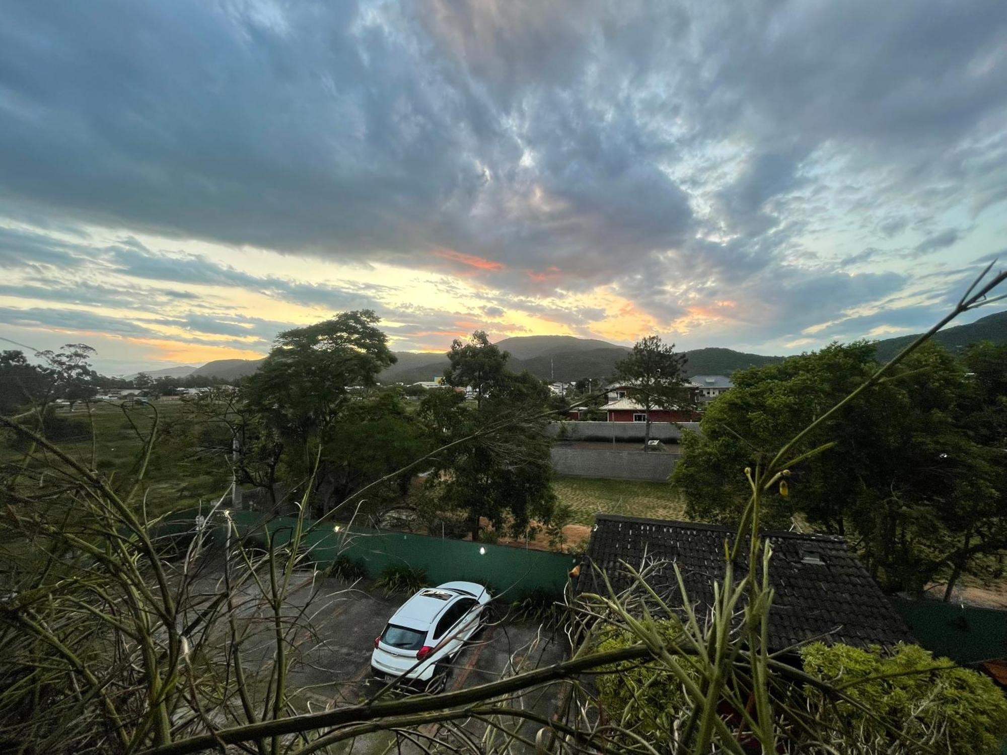 Pousada Ilha Dos Anjos Hotel ฟลอเรียนอโปลิส ภายนอก รูปภาพ
